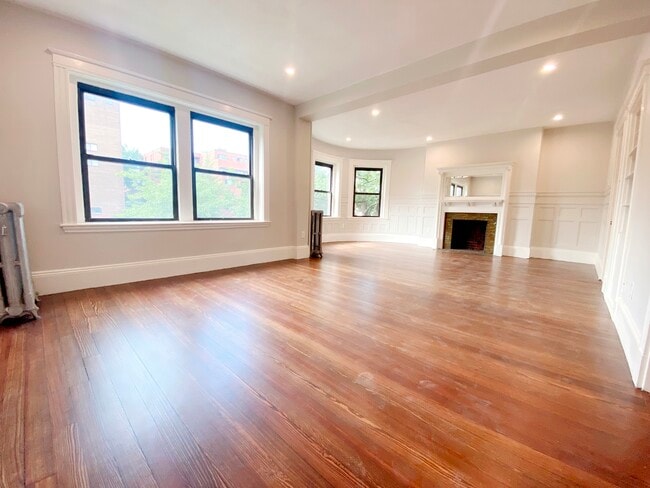 1855 Beacon St, Unit 2 in Brookline, MA - Building Photo - Building Photo