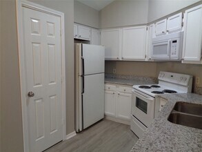 1229 Clover Dr in Angleton, TX - Foto de edificio - Building Photo