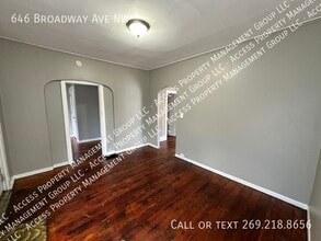 646 Broadway Ave NW in Grand Rapids, MI - Building Photo - Building Photo