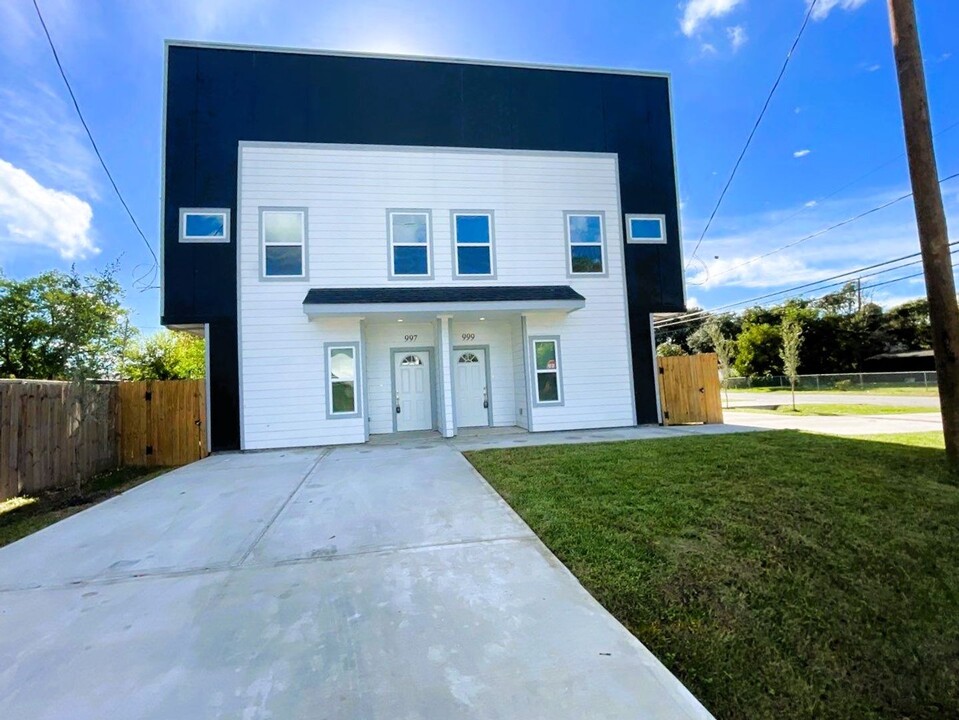 999 Marjorie St in Houston, TX - Building Photo