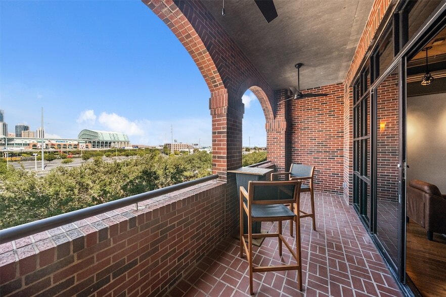 505 Bastrop St, Unit 402 in Houston, TX - Foto de edificio