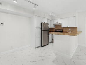 941 Lyons Rd in Coconut Creek, FL - Building Photo - Building Photo