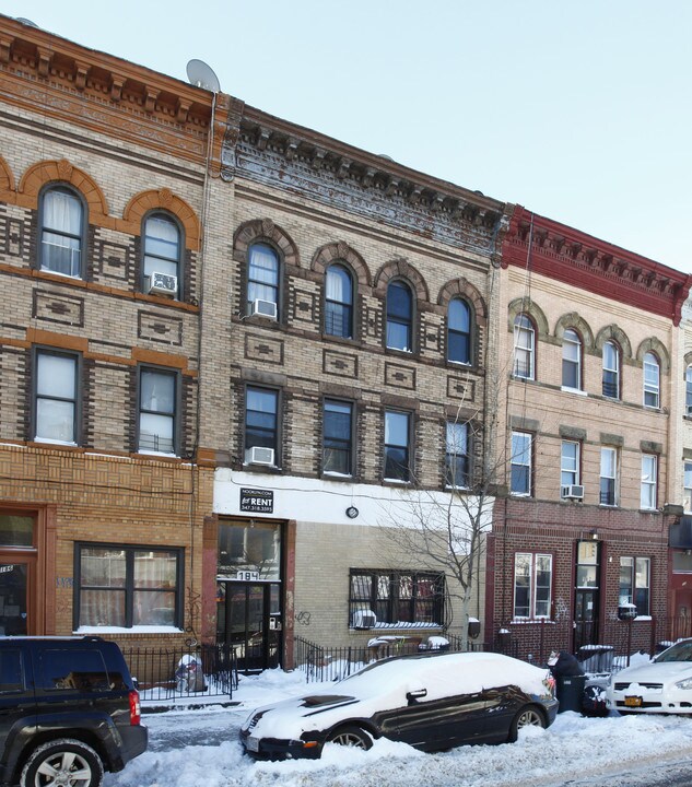 184 Irving Ave in Brooklyn, NY - Building Photo