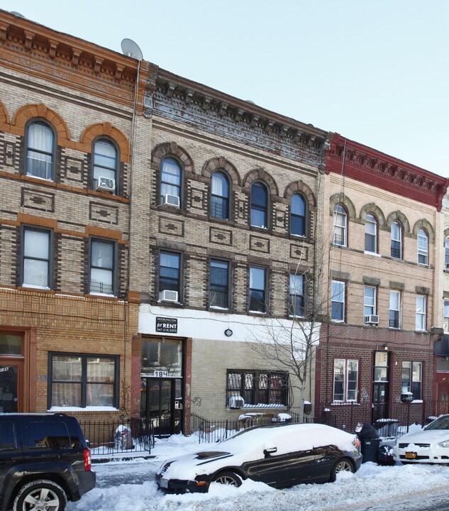 184 Irving Ave in Brooklyn, NY - Foto de edificio