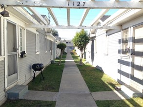 1127 Magnolia Ave in Long Beach, CA - Building Photo - Building Photo