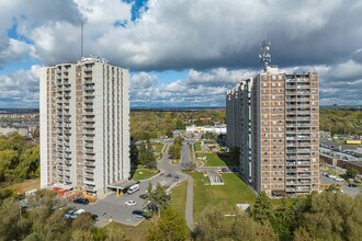 Highland Towers Apartments in Whitby, ON - Building Photo - Building Photo