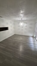 2759 NW 198th Ter in Miami Gardens, FL - Foto de edificio - Building Photo