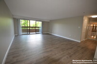 1131 Beacon St, Unit 1 in Brookline, MA - Foto de edificio - Building Photo