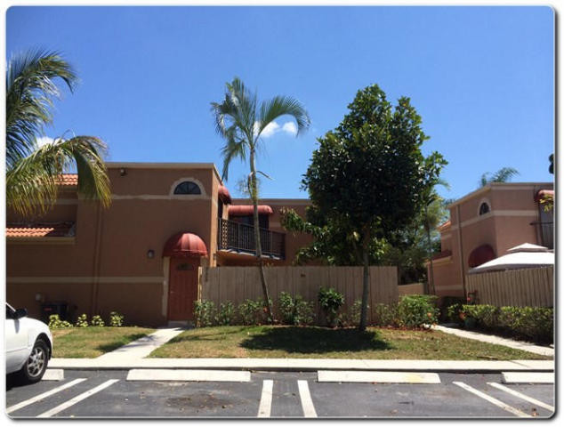 6178 Seven Springs Blvd in Greenacres, FL - Building Photo