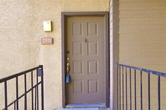 5757 E University Blvd in Dallas, TX - Foto de edificio - Building Photo