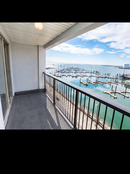 150 Lynnway, Unit Penthouse by water city in Lynn, MA - Foto de edificio