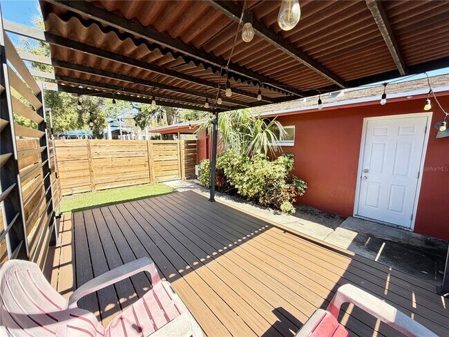 551 Laura Ln in Dunedin, FL - Building Photo - Building Photo