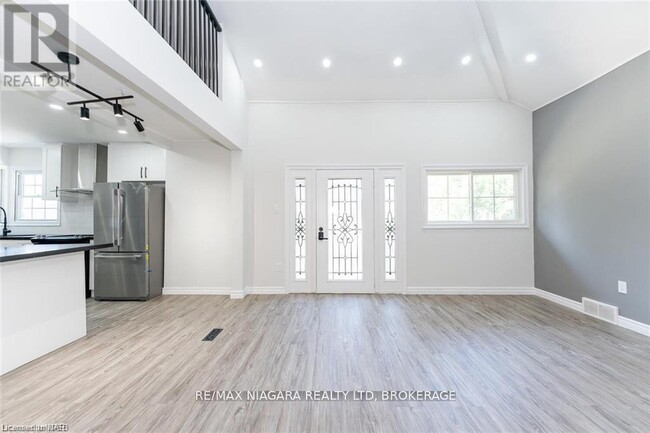 25 Meadowvale Dr in St Catharines, ON - Building Photo - Building Photo