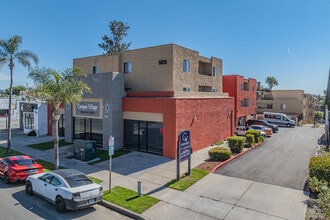 Campus Village Apartments in San Diego, CA - Foto de edificio - Building Photo