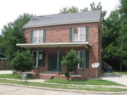 property at 110 E Woodlawn Ave