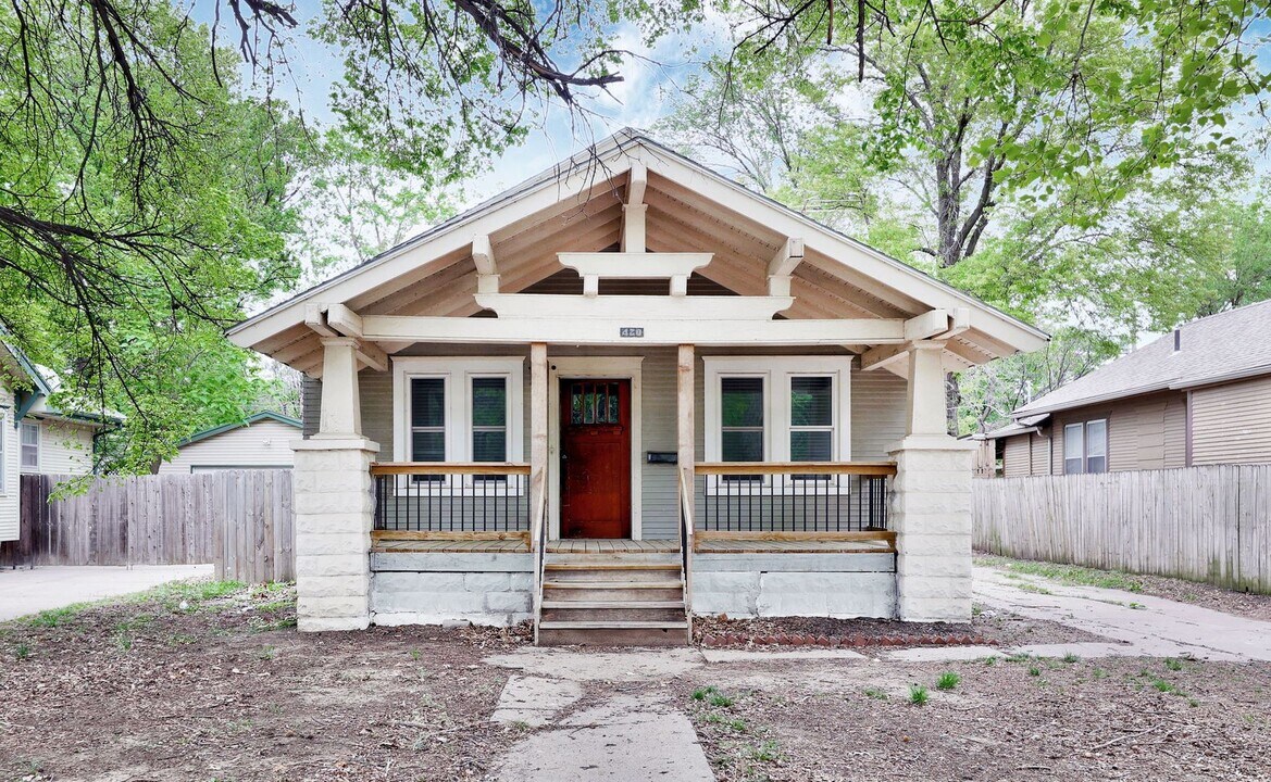 420 S Green St in Wichita, KS - Building Photo