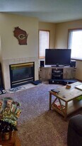 617 Walden Ct, Unit A in Altoona, WI - Building Photo