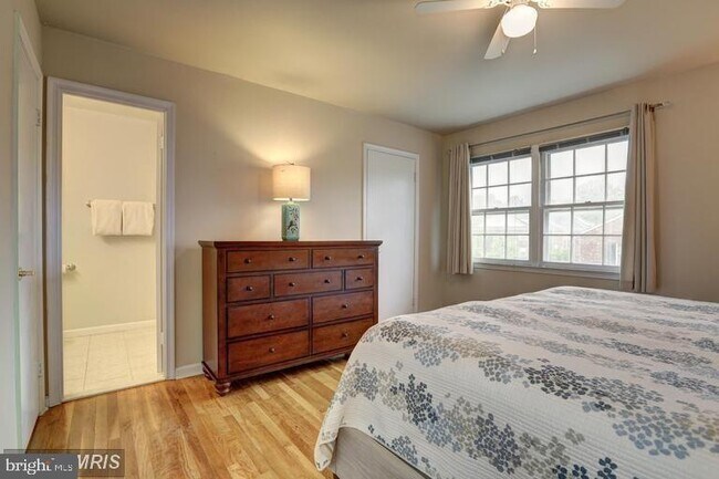 3898 University Dr in Fairfax, VA - Building Photo - Building Photo