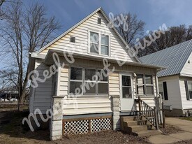1407 E Reservoir St in Springfield, IL - Building Photo