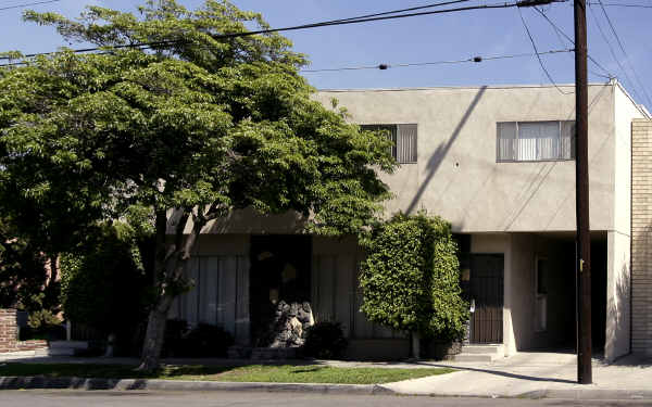 1400-1408 Freeman Ave in Long Beach, CA - Building Photo - Building Photo