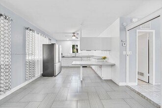 1610 SW 30th Pl in Fort Lauderdale, FL - Building Photo - Building Photo