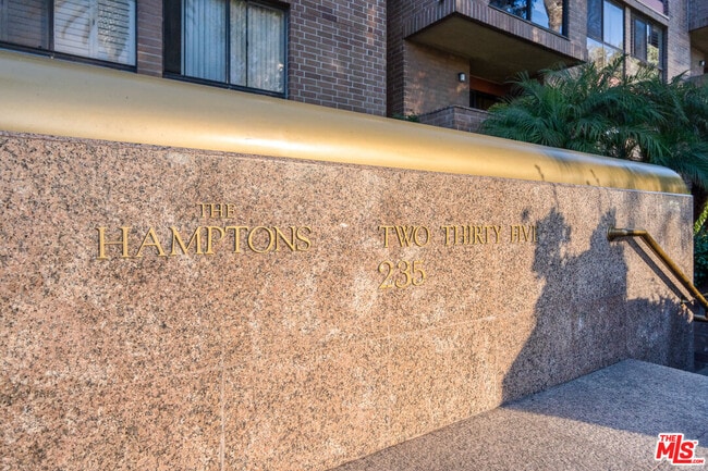 235 S Tower Dr in Beverly Hills, CA - Building Photo - Building Photo