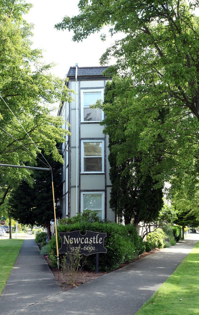 Newcastle Apartments in Tacoma, WA - Foto de edificio - Building Photo