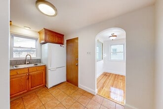 14 Grew Hill Rd, Unit 1 in Boston, MA - Foto de edificio - Building Photo