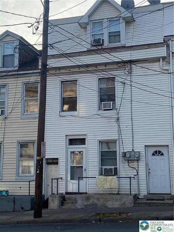 property at 406 N 2nd St