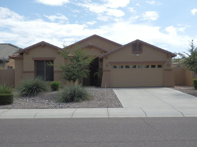 2237 E Carob Dr in Chandler, AZ - Building Photo - Building Photo