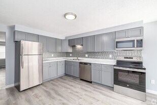 Holly Brook Apartments in Vestal, NY - Building Photo