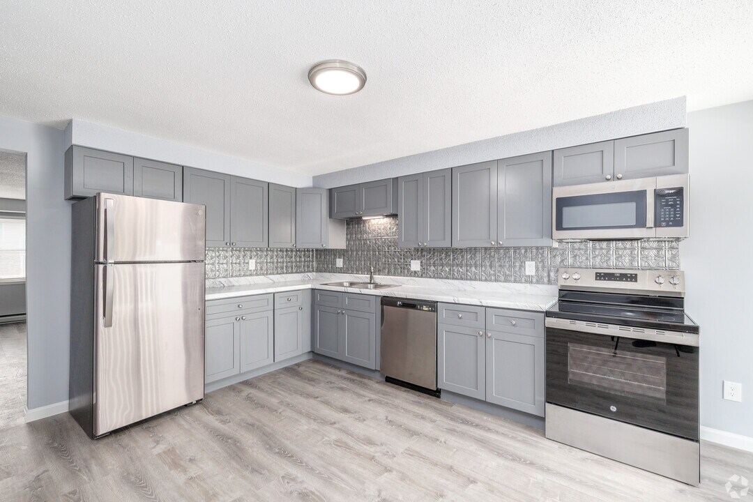 Holly Brook Apartments in Vestal, NY - Building Photo