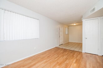 1050 W University Dr in Mesa, AZ - Building Photo - Building Photo