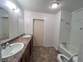 317 Ritchey St in Gainesville, TX - Building Photo - Building Photo