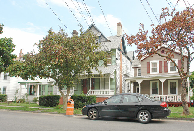 144 Montgomery St in Poughkeepsie, NY - Building Photo - Building Photo