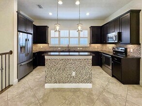 5808 Yeats Manor Dr in Tampa, FL - Building Photo - Building Photo