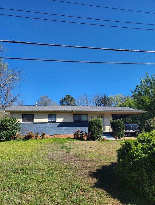 105 Freeman St in Starkville, MS - Building Photo