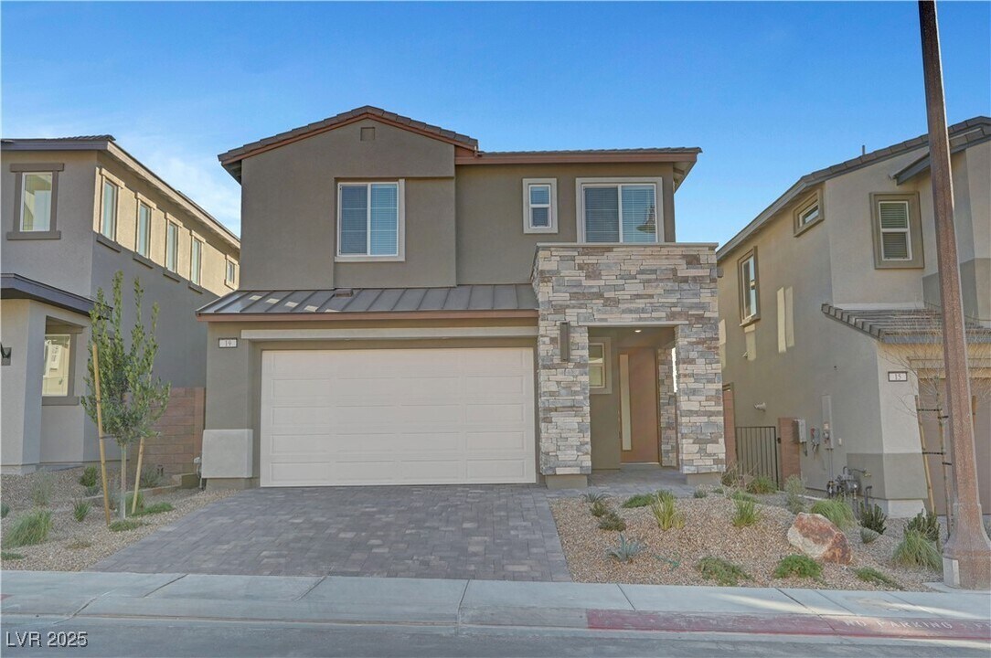 19 Strada Barbera in Henderson, NV - Building Photo
