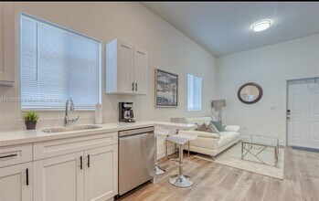 830 SE 14th St in Fort Lauderdale, FL - Building Photo - Building Photo