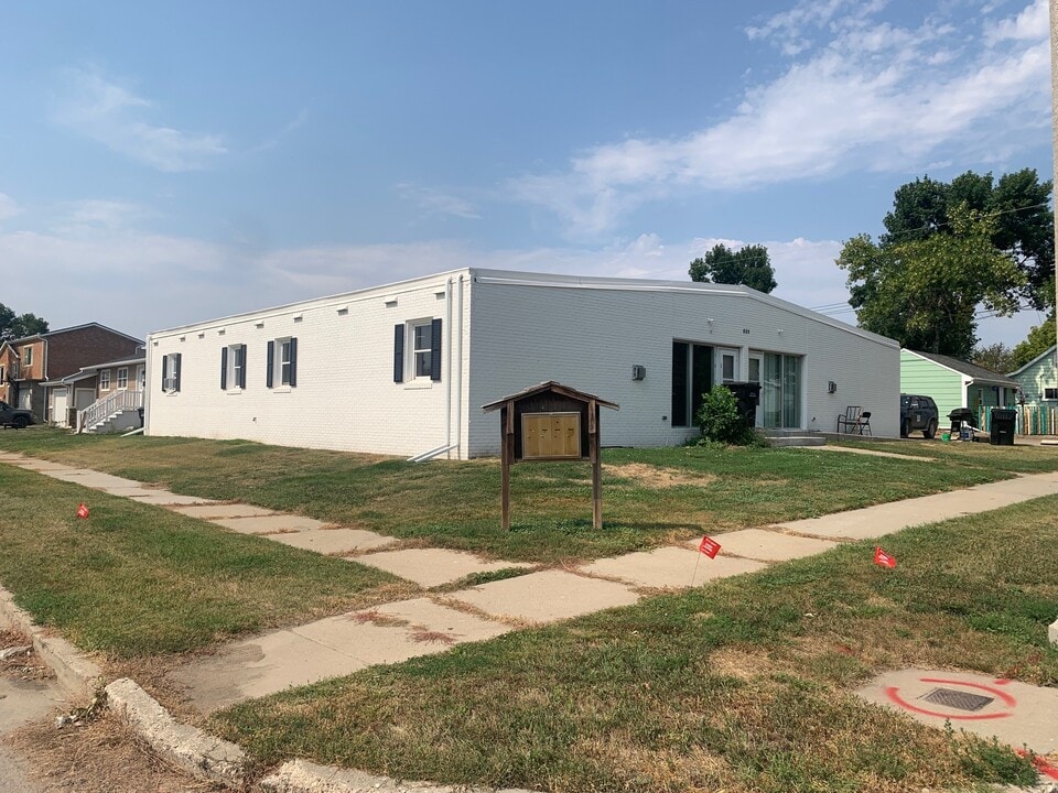 305 11th Ave W, Unit 3 in Williston, ND - Building Photo