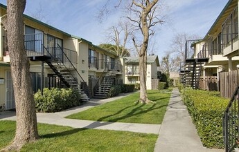 Walnutwood Apartments in Woodland, CA - Foto de edificio - Building Photo