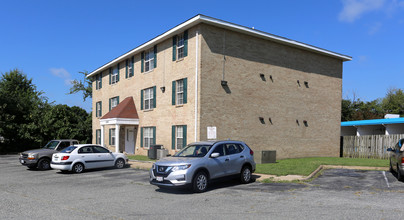 Prosper Apartments in Hampton, VA - Foto de edificio - Building Photo