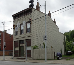 1793 Queen City Ave in Cincinnati, OH - Foto de edificio - Building Photo