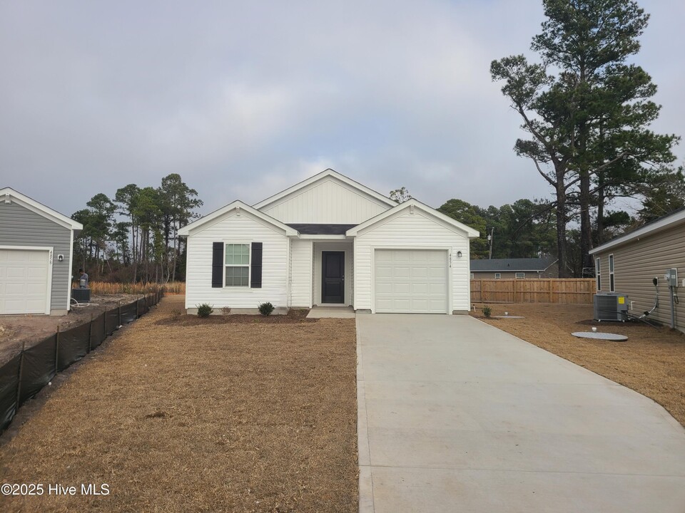 4854 Abbington Oaks Wy in Southport, NC - Building Photo