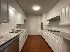 206 S Nolan River Rd in Cleburne, TX - Building Photo - Building Photo