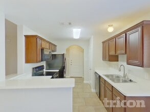 8617 Silverbell Ln in Fort Worth, TX - Foto de edificio - Building Photo