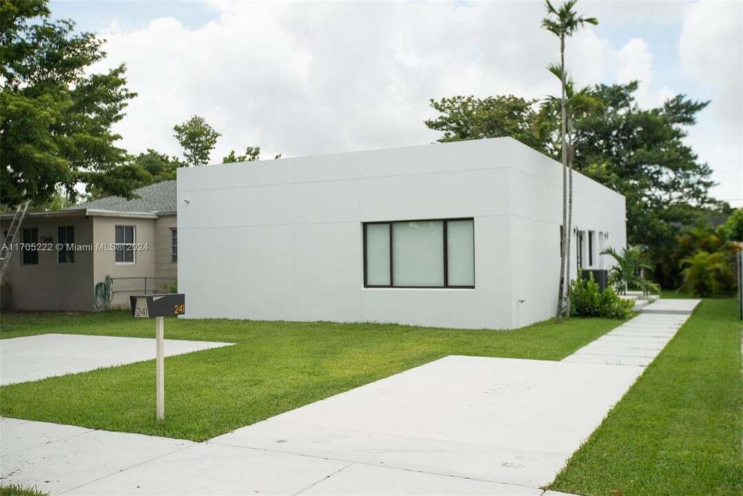 241 N Melrose Dr in Miami Springs, FL - Building Photo