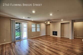 2740 Flowing Breeze St in Henderson, NV - Building Photo - Building Photo