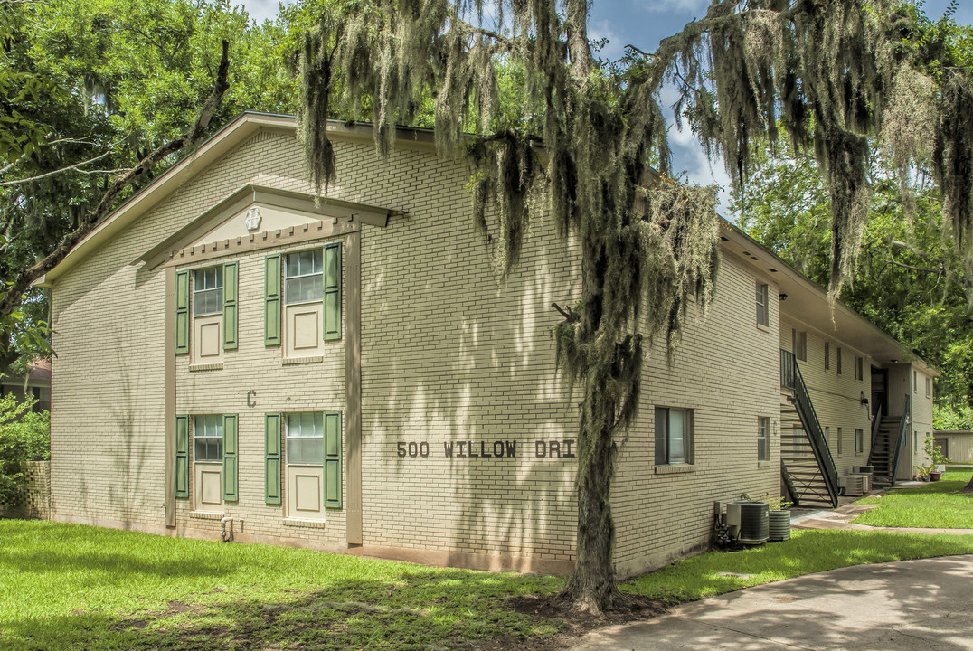 Willow Drive Apartments in Lake Jackson, TX - Foto de edificio