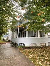 409 S Massey St in Watertown, NY - Foto de edificio - Building Photo